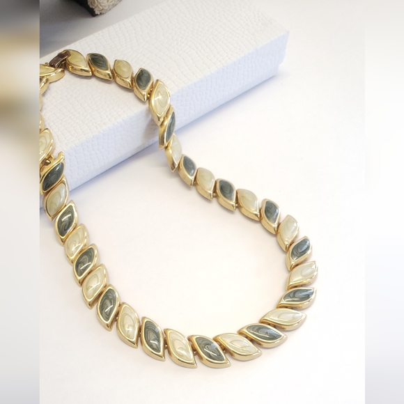 Vintage Green Swirl & Cream Swirl Gold Link Choker Necklace - Picture 2 of 9